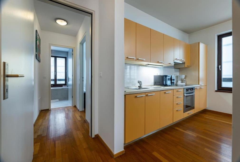 Modern Spacious Flat With A Terrace And A Parking Praga Zewnętrze zdjęcie