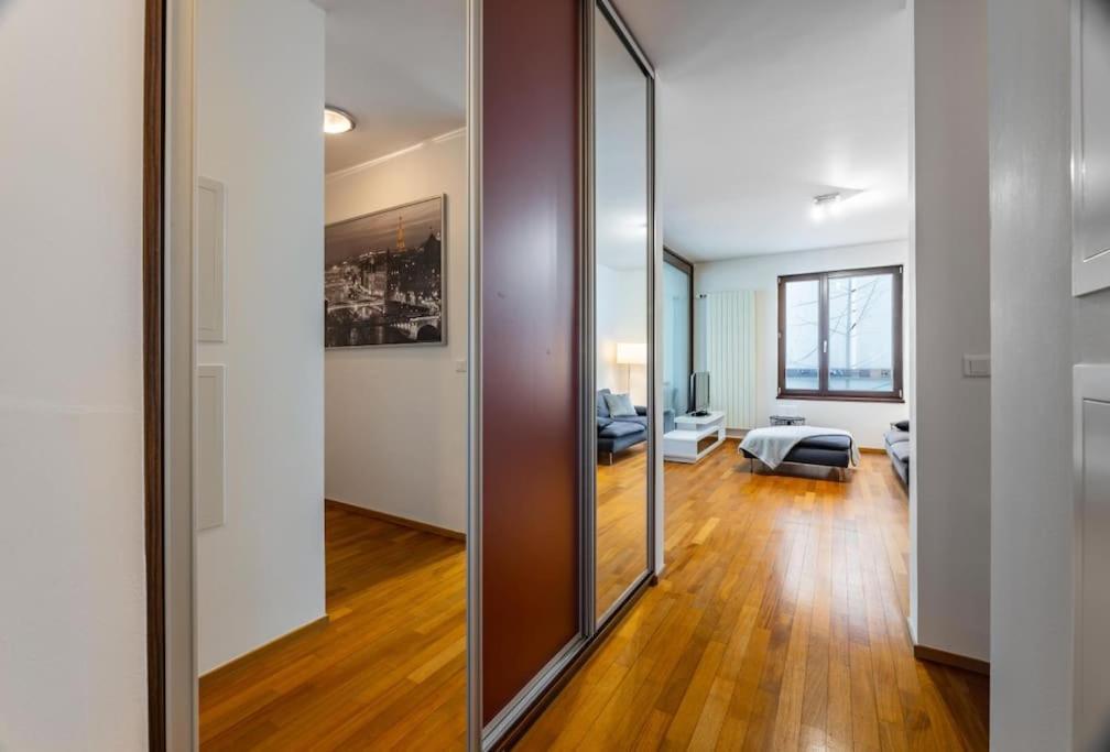 Modern Spacious Flat With A Terrace And A Parking Praga Zewnętrze zdjęcie