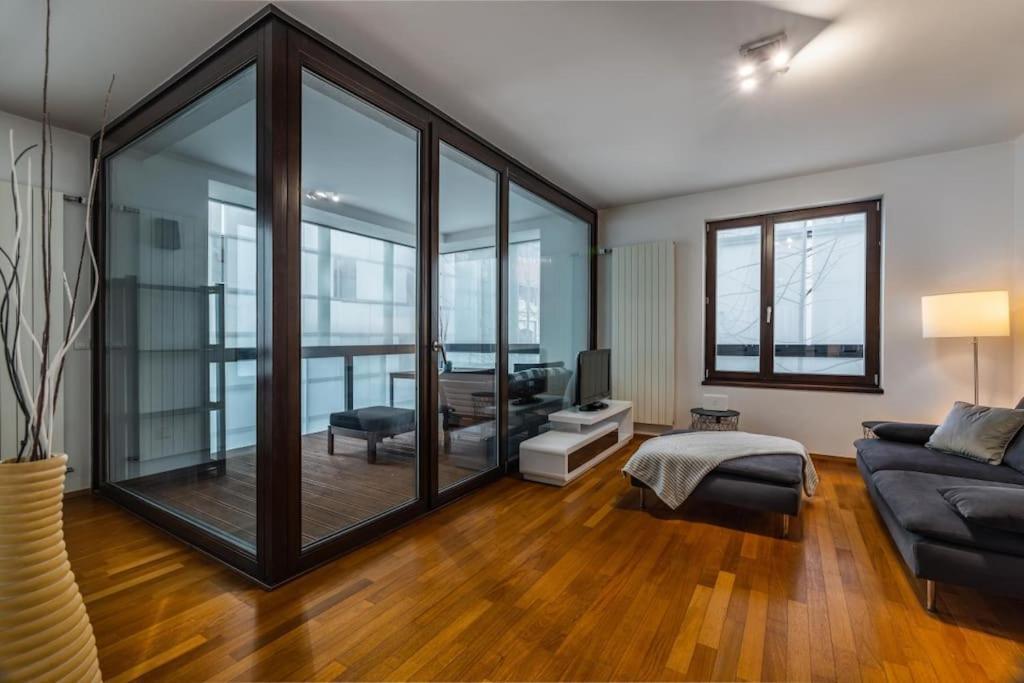 Modern Spacious Flat With A Terrace And A Parking Praga Zewnętrze zdjęcie